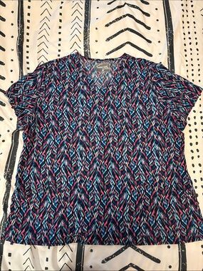 Uniform Advantage V-Neck Short Sleeve Tee in Blue and Pink Multi